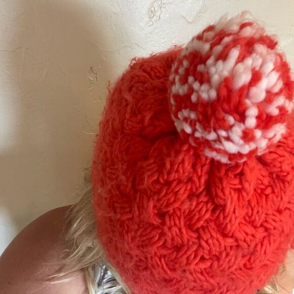 Marmot fleece lined beanie with pompom - Picture 5 of 6